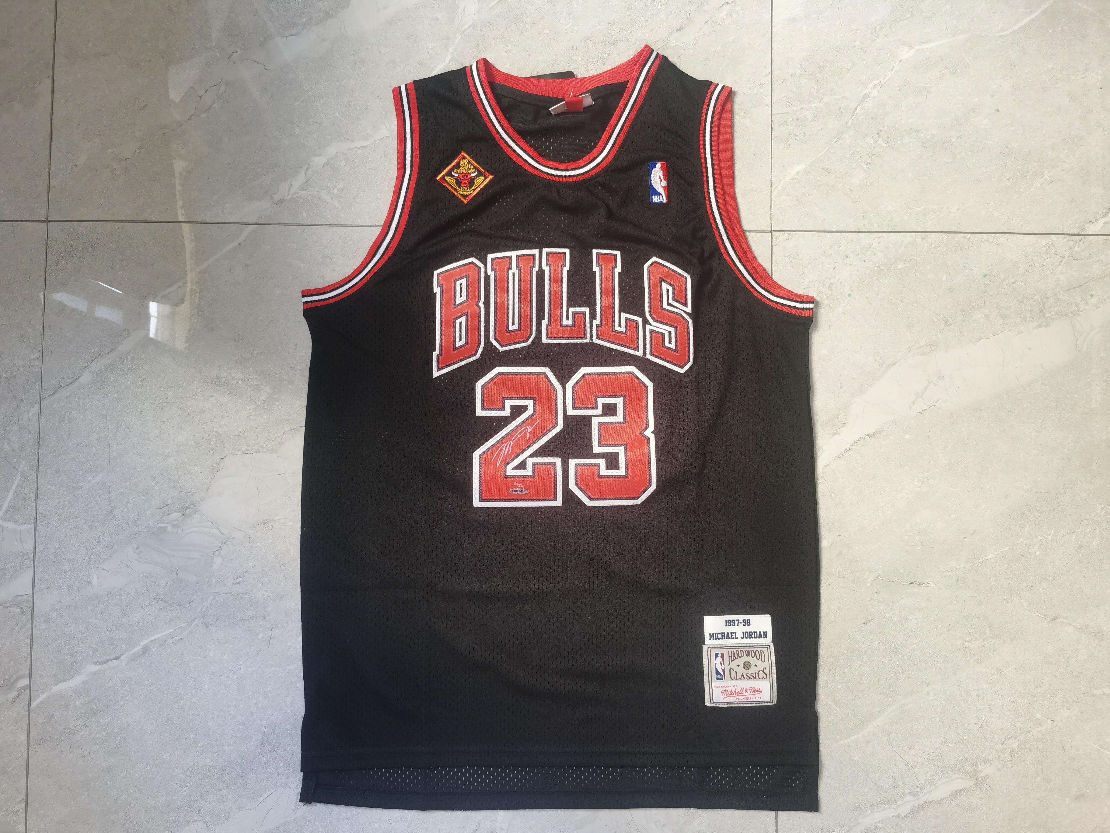 Camiseta Chicago Bulls Michael Jordan NO 23 Reload Mitchell & Ness 1997-98 Negro